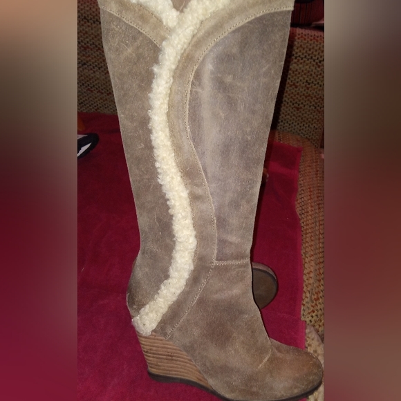 Fergie boots - Picture 4 of 4